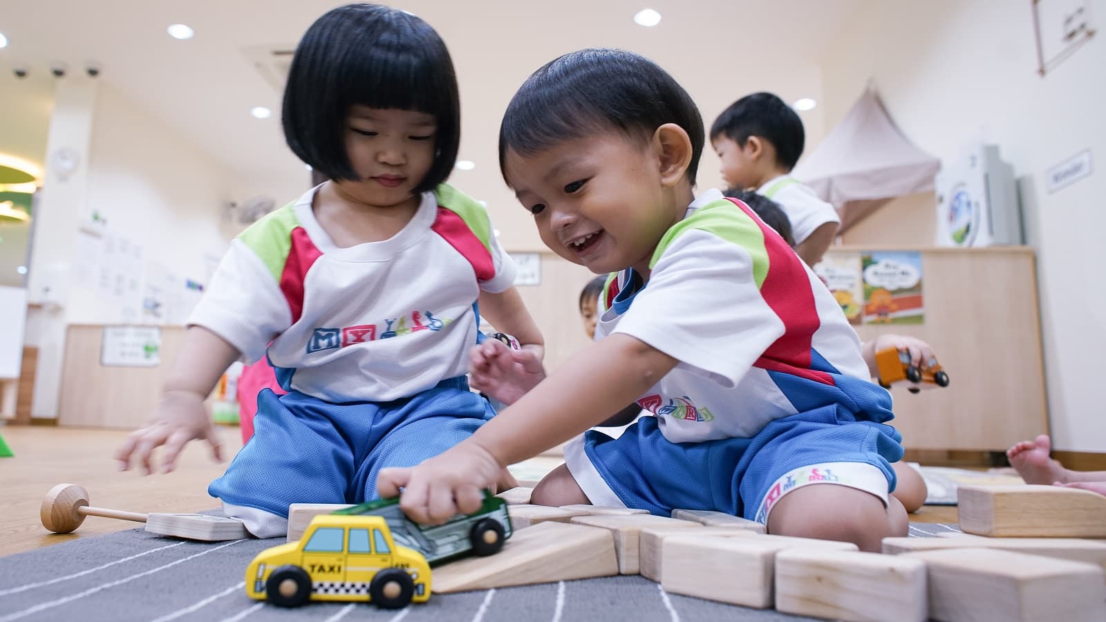 Toddlers at Play 1600x900